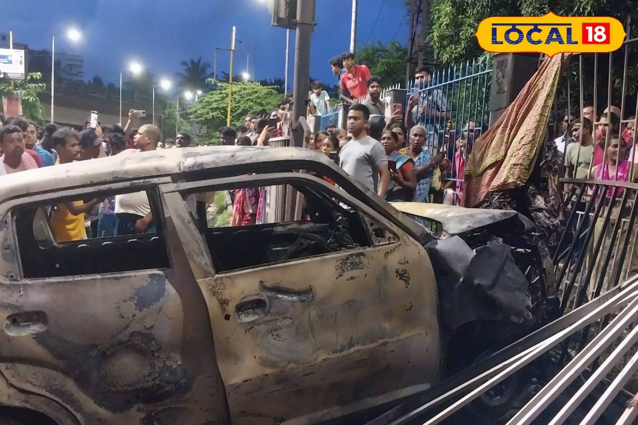 পথ দুর্ঘটনায় আগুনে ঝলসে প্রাণ গেল ডেলিভারি বয়ের,চরম উত্তেজনা সল্টলেক ও কেষ্টপুর অঞ্চলে