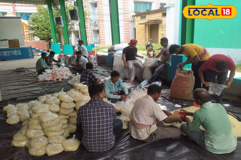 স্বাধীনতা দিবসে ৫,০০০ জলবন্দি মানুষকে শুকনো খাবারের প্যাকেট বিতরণ করবে পশ্চিম মেদিনীপুর জেলা পরিষদ। ( ছবি ও তথ্য মিজানুর রহমান )