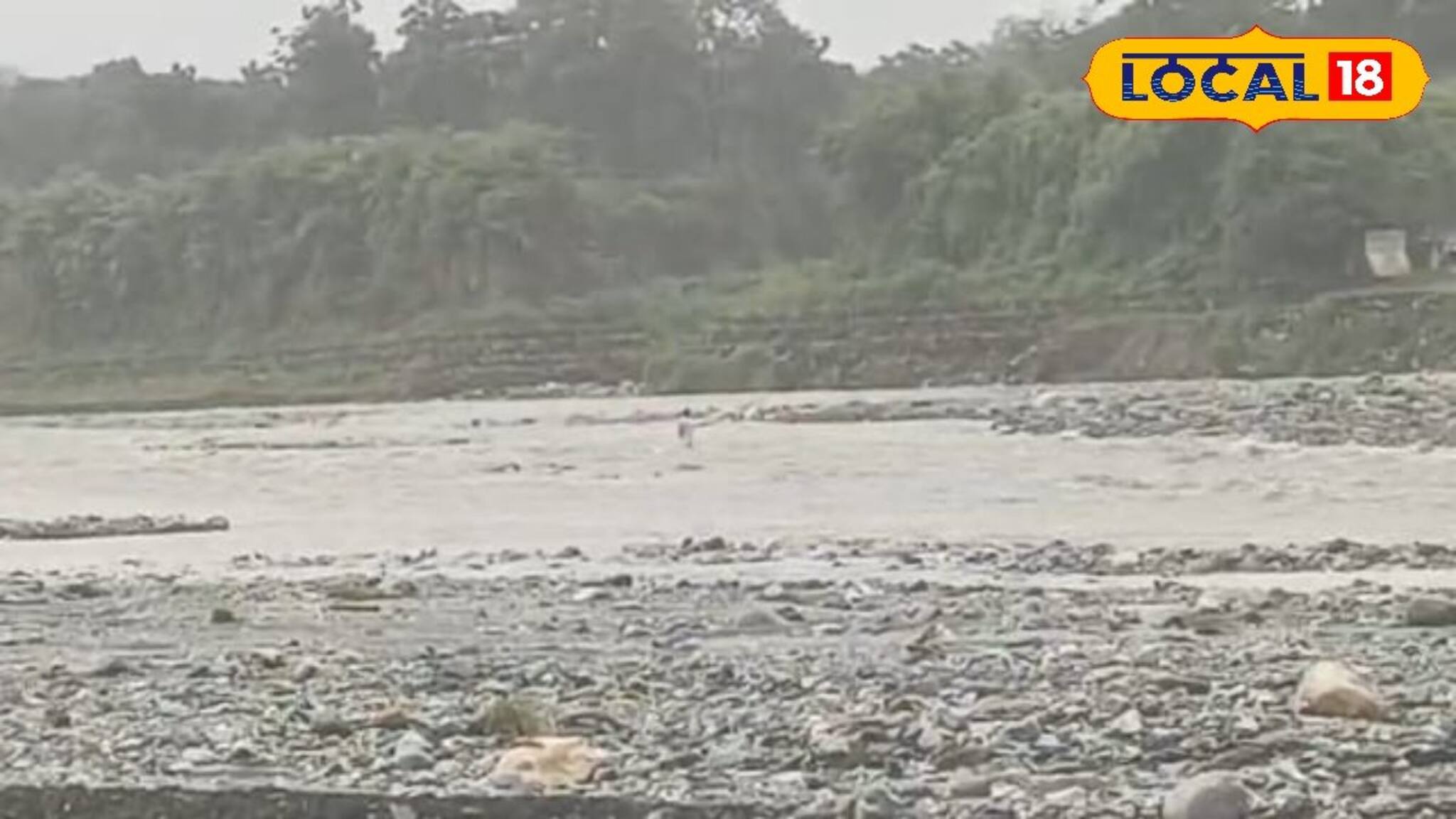 টানা বৃষ্টিতে বিপর্যস্ত সেন্ট্রাল ডুয়ার্স এলাকা! ফুলেফেঁপে উঠেছে নদীনালা