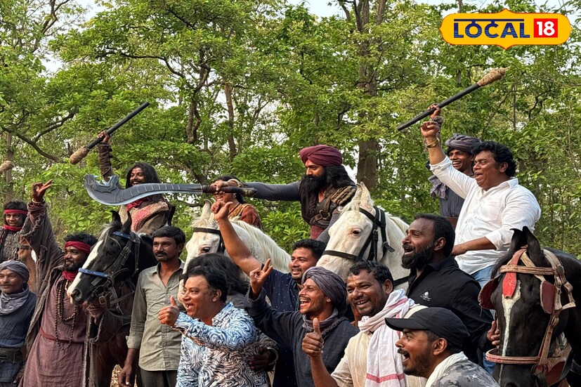 আদুরিয়া জঙ্গল ঘুরতে এলে আশপাশে আরও কয়েকটি দর্শনীয় স্থান রয়েছে, যেগুলি ভ্রমণকে আরও সমৃদ্ধ করে। ইতিহাসে ভরা কালিকাপুর রাজবাড়ি, রহস্যে ঘেরা ভালকী মাচান এবং গ্রামীণ বাংলার প্রাকৃতিক সৌন্দর্য, সবই কাছাকাছি। তাই একদিনের জন্য ঘুরতে চাইলে আদুরিয়া জঙ্গল শুধু মনকে নয়, ক্যামেরার মেমোরিও ভরে দেবে অসংখ্য রঙিন স্মৃতিতে। তথ্য ও ছবি: বনোয়ারীলাল চৌধুরী
