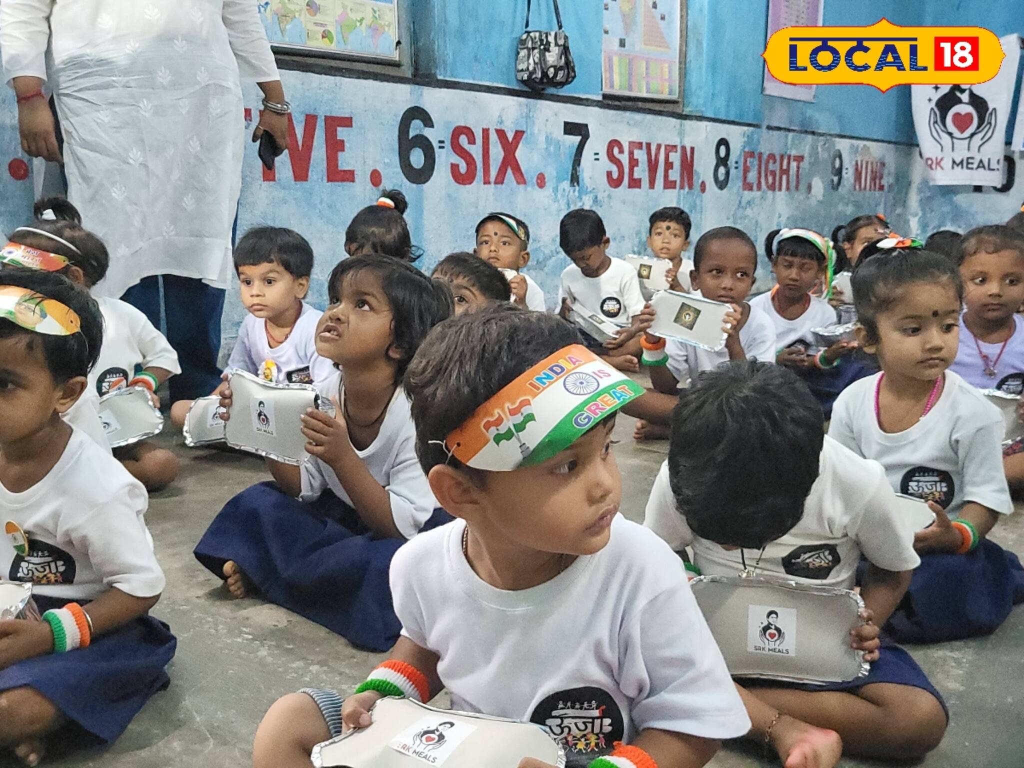 দুঃস্থ শিশুদের সঙ্গে খাওয়াদাওয়া, আনন্দ, ফূর্তি... অন্য স্বাদের স্বাধীনতা দিবস আসানসোলে