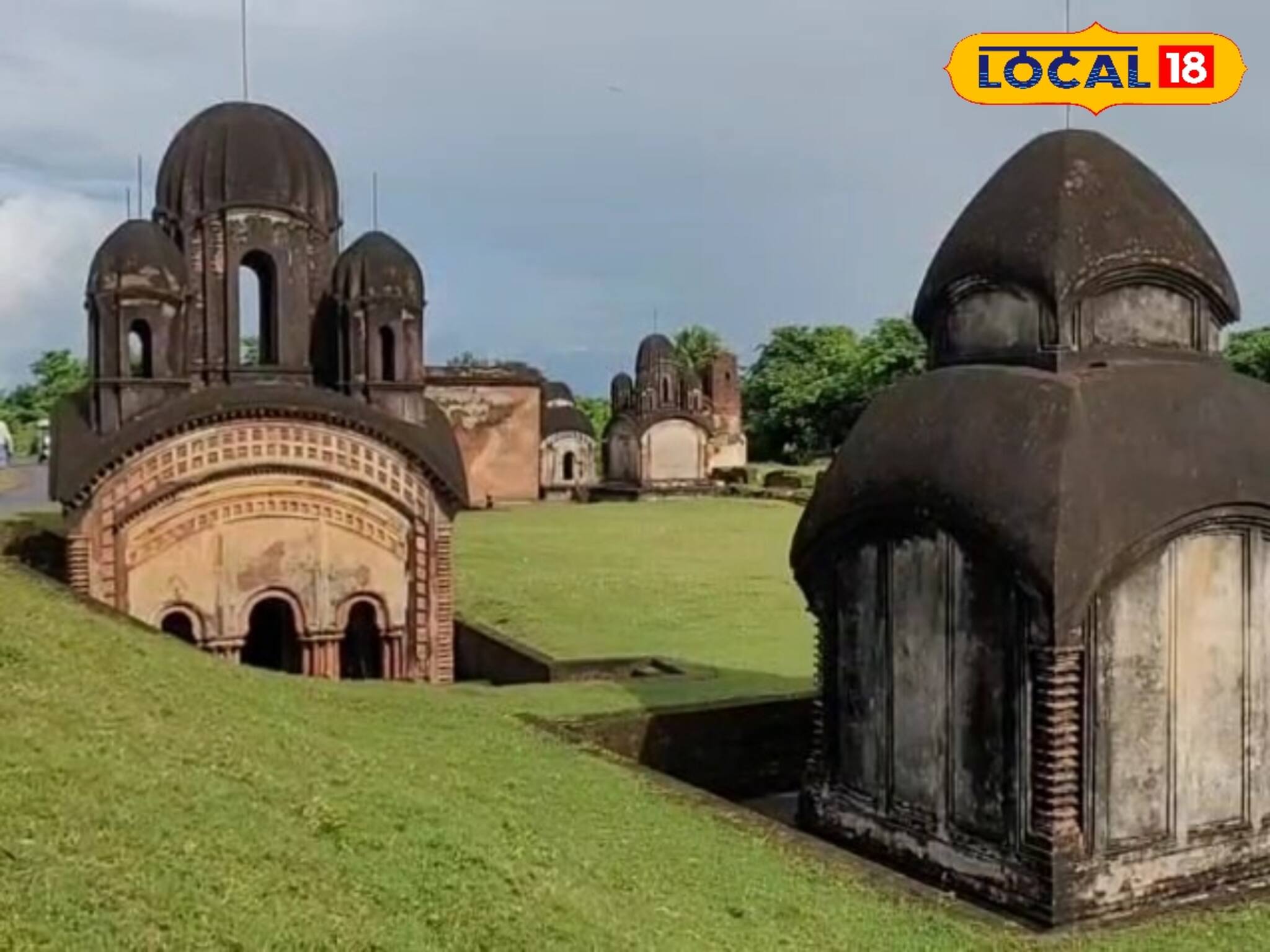 কোনওটা টেরাকোটা, কোনওটা পঞ্চরত্ন...কলকাতার খুব কাছে এই জায়গায় রয়েছে অপূর্ব মন্দির!