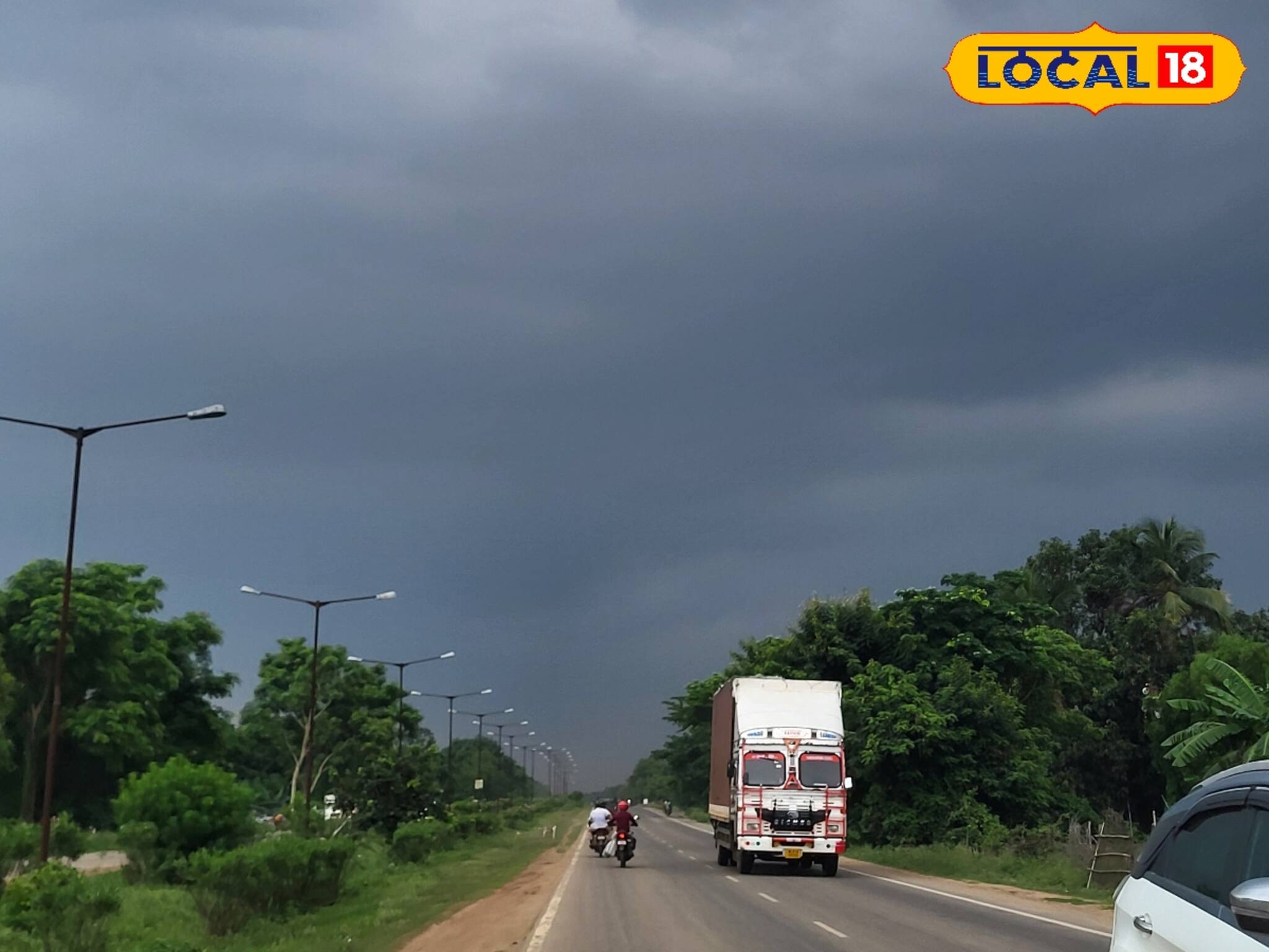 জেলায় জেলায় বৃষ্টি! জন্মাষ্টমীতেও ব্যাপক দুর্যোগ...দেখে নিন আবহাওয়ার বড় আপডেট!