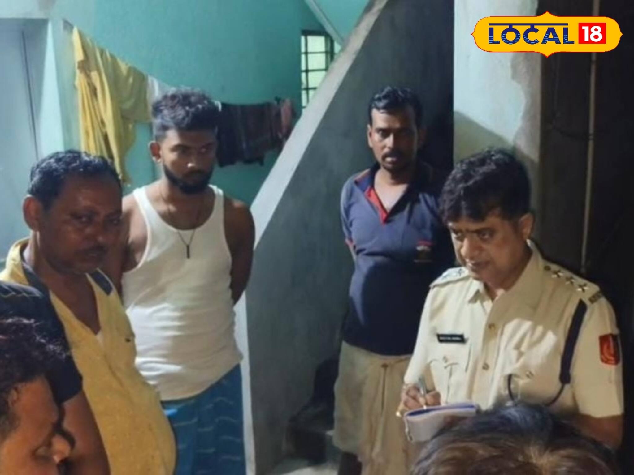 বাড়িতে তালা দিয়ে সন্তানকে নিয়ে বেরিয়ে গেলেন ব্যক্তি! তালা ভাঙতেই শিউরে উঠলেন সকলে