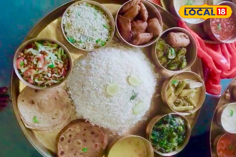 আজ জগন্নাথ ভোগের মধ্যে রয়েছে দুপুরের রাজ ভোগ, সন্ধ্যার সন্ধ্যা ভোগ এবং রাতের ছাপান্ন ভোগ। প্রতিটি ভোগ সময় ভক্তরা উপস্থিত থেকে দেবের প্রতি তাদের ভক্তি প্রকাশ করছেন। মন্দিরের পূজারীরা প্রতিটি ভোগকে পবিত্রতা ও শৃঙ্খলার সঙ্গে পরিবেশন করছেন। ভক্তরা এই ভোগ গ্রহণের মাধ্যমে ধর্মীয় আধ্যাত্মিক আনন্দ অনুভব করছেন। প্রতিটি সময়ে ভোগের সাজসজ্জা এবং পরিবেশ ভক্তদের জন্য এক বিশেষ অভিজ্ঞতা তৈরি করছে।