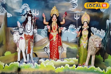 সময়ের সঙ্গে মনসা পুজোতেও বৈচিত্রের ছোঁয়া, লেগেছে থিমের পরশ! সময়ের সঙ্গে মনসা পুজোতেও বৈচিত্রের ছোঁয়া, লেগেছে থিমের পরশ!
