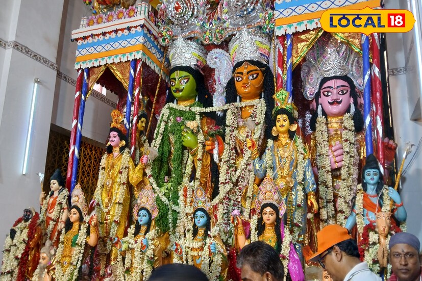 রাম বিজয়া, রাকেশ মাইতি: ইতিহাসিক রাম বিজয়া! সারা বাংলার অন্যতম রামপুজো অনুষ্ঠিত হয় হাওড়া'র রামরাজাতলার রাম মন্দিরে। ৩০০ বছর প্রাচীন রামরাজাতলার এই মন্দিরে পুজো থেকে ভাসান ইতিহাসের পাতা দখল করে। রাম পুজো এবং বিজয়াতে লাখো ভক্ত হাওড়া'র রামরাজা তলায়।
