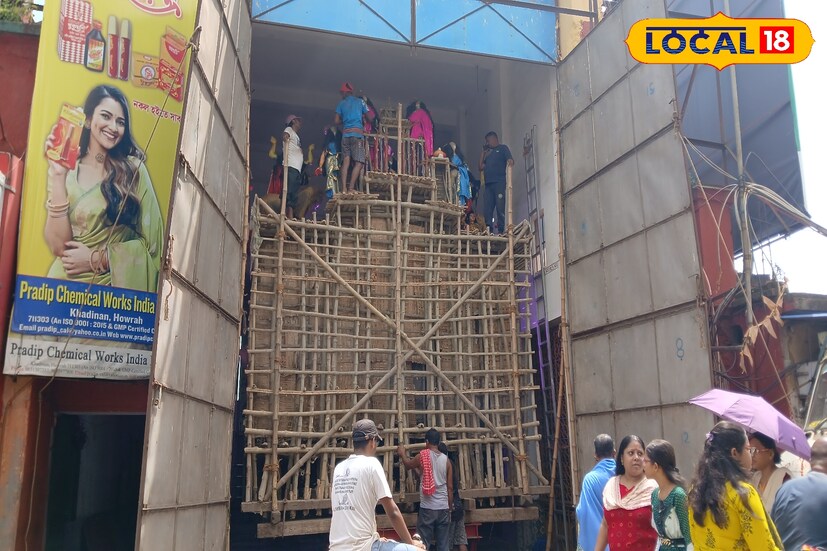 রামনবমীর দিন থেকে পুজোর সূচনা হয়। পুজোর দেশের বিভিন্ন প্রান্ত থেকে ভক্ত সমাগম ঘটে এখানে। টানা কয়েক মাস জাঁকজমক করে পুজো শেষে বিজয়ের অপেক্ষায় থাকে মানুষ। (ছবি ও তথ্য: রাকেশ মাইতি) 