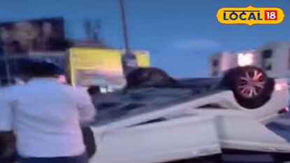 ফ্লাইওভারে উল্টে রয়েছে গাড়ি