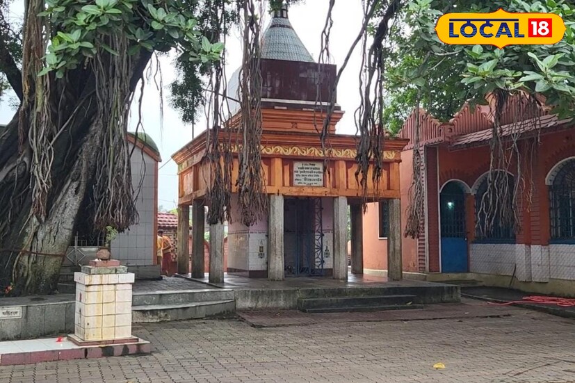 মন্দির ঢুকেই বামদিকে রয়েছে একটি শিবের মন্দির। এটিও বটগাছের নিচে রয়েছে। পাশাপাশি রয়েছে গণেশের মন্দির। এই মন্দিরে আসলেই আপনার মন জুড়িয়ে যাবে বটগাছের শান্ত ও স্নিগ্ধ ঠাণ্ডা বাতাসের পরিবেশে। গ্রীষ্মকালে এলাকার সাধারণ মানুষ ওখানে বসে সময় কাটান। এই মন্দিরে শ্রাবণ মাসের পাশাপাশি প্রত্যেক দিনই একরকম ভক্তরা এসে শিবের পুজো করেন কেউ কেউ আবার জলও ঢালেন। (ছবি ও তথ্য- রিন্টু পাঁজা আসানসোল)