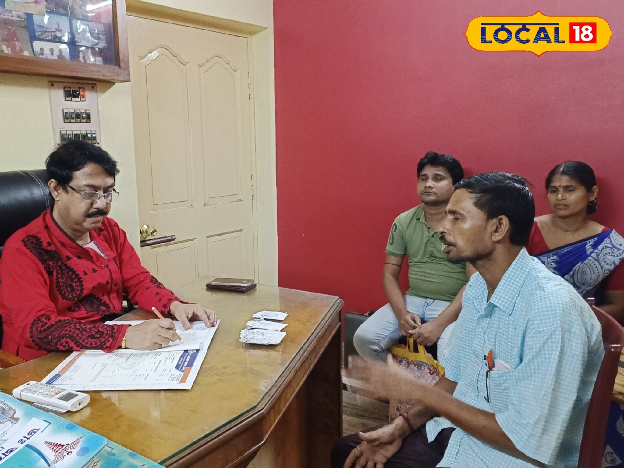 পেশায় ডাক্তার, নেশা গান লেখা, তাঁর লেখা গানে কন্ঠ দিয়েছেন নামিদামী শিল্পীরা !