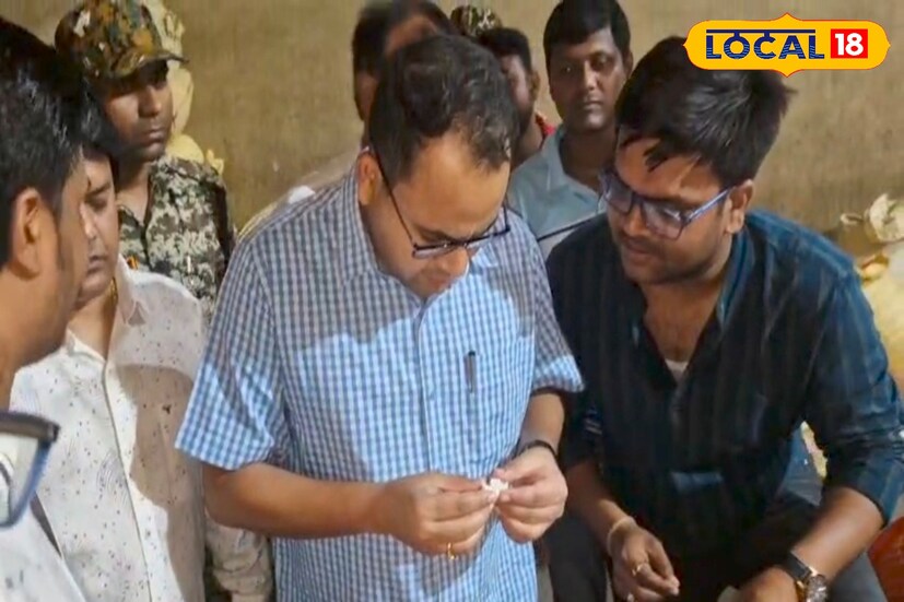 ইতিমধ্যে রাজ্য সরকারের উদ্যোগে মাখানা চাষিদের জন্য তৈরি করে দেওয়া হয়েছে ক্লাস্টার। সেই ক্লাস্টারে মাখনা থেকে খই তৈরি করে সরাসরি বাজারজাত করতে পারবেন চাষিরা। এতে করে বেশি টাকা আয় করে লাভবান হতে পারবেন চাষিরা। (ছবি ও তথ্য: জিএম মোমিন)