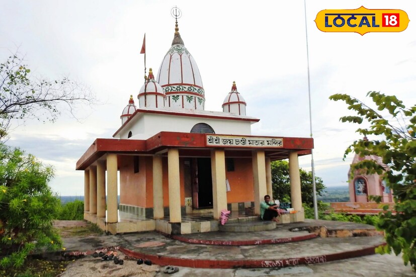 জয়চন্ডী পাহাড়ের চূড়ায় রয়েছে চন্ডী মাতার একটি প্রাচীন মন্দির। যা স্থানীয় মানুষের কাছে অত্যন্ত পবিত্র ও গুরুত্বপূর্ণ। চন্ডী মাতার এই মন্দিরকে ঘিরে বহু মানুষের বিশ্বাস ও ভক্তি জড়িয়ে আছে। বহু তীর্থযাত্রী ও পর্যটক এখানে আসেন মায়ের দর্শন করতে। মন্দিরের পরিবেশ শান্ত ও আধ্যাত্মিক, যা মানুষের মনে এক বিশেষ অনুভূতি জাগায়। (ছবি ও তথ্য: শান্তনু দাস)
