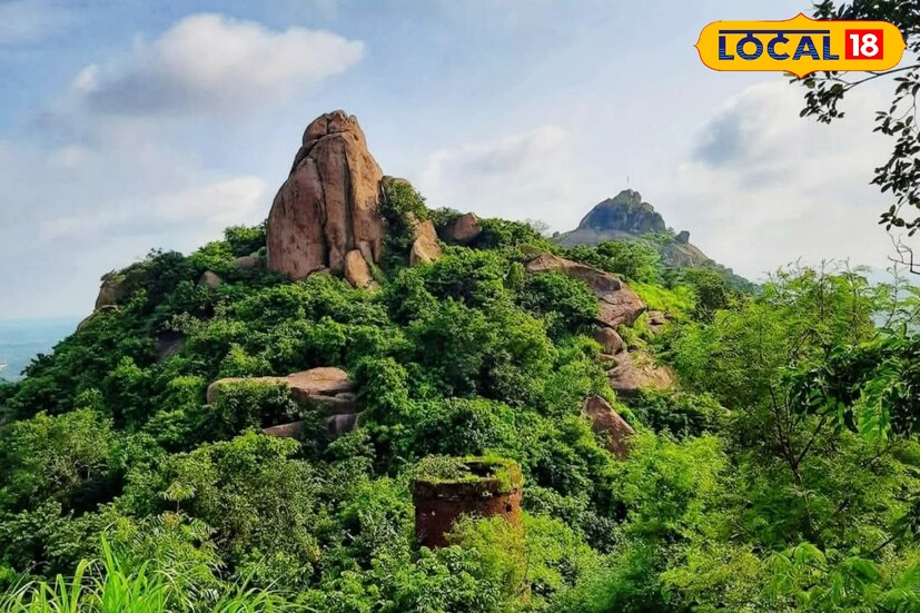 বর্ষাকাল প্রকৃতির এক অনন্য রূপ। চারিদিকে সবুজের সমারোহ, মেঘলা আকাশ, ঠান্ডা হাওয়া আর ঝিরঝির বৃষ্টির পরশ যেন প্রকৃতিকে এক নতুন রূপে হাজির করে। আর এই সময়ে পুরুলিয়া জেলার জয়চন্ডী পাহাড় হয়ে ওঠে এক স্বর্গীয় সৌন্দর্যের আবাসস্থল। (ছবি ও তথ্য: শান্তনু দাস) বর্ষাকাল প্রকৃতির এক অনন্য রূপ। চারিদিকে সবুজের সমারোহ, মেঘলা আকাশ, ঠান্ডা হাওয়া আর ঝিরঝির বৃষ্টির পরশ যেন প্রকৃতিকে এক নতুন রূপে হাজির করে। আর এই সময়ে পুরুলিয়া জেলার জয়চন্ডী পাহাড় হয়ে ওঠে এক স্বর্গীয় সৌন্দর্যের আবাসস্থল। (ছবি ও তথ্য: শান্তনু দাস)