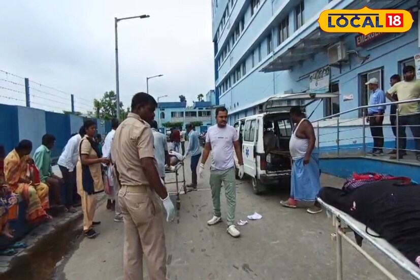 কিন্তু শেষরক্ষা হল না। চিকিৎসাধীন অবস্থায় দুপুর প্রায় বারোটার সময় মৃত্যু হয় ফারহানা খাতুনেরও। কয়েক ঘণ্টার ব্যবধানে বাবা, মেয়ে এবং মামাতো বোন, তিনজনকে হারিয়ে মুহূর্তে ভেঙে চুরমার হয়ে গেল একটি পরিবার।তথ্য ও ছবি: বনোয়ারীলাল চৌধুরী