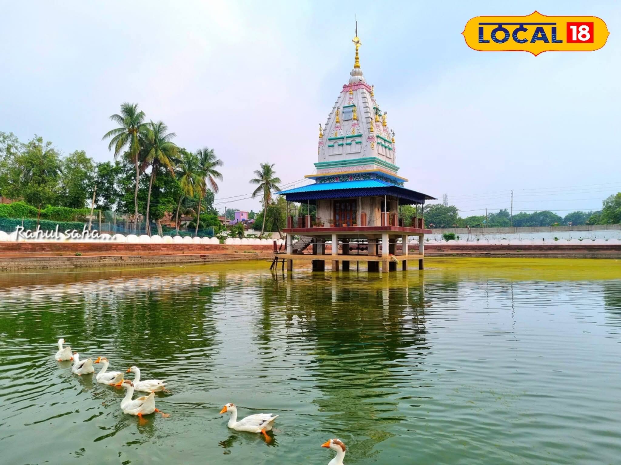 সন্ধে নামতেই...! নৌকা চালিয়ে রোজ যান পুরোহিত, নবদ্বীপের জল মন্দিরের ভিতরে কী হয় জানেন?