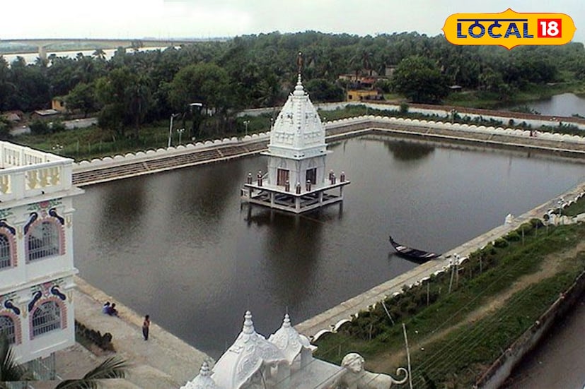 নবদ্বীপ, নদিয়া, মৈনাক দেবনাথ: নবদ্বীপ মানেই মঠ ও মন্দিরের জায়গা। শ্রীচৈতন্যের জন্মভূমি নবদ্বীপ থামে প্রতিবছর হাজার হাজার দর্শনার থেকে আসেন। ঘুরে দেখেন নবদ্বীপের সব মঠ ও মন্দিরগুলি। নবদ্বীপের বুকেই রয়েছে এক সুন্দর মন্দির যার গোটা এলাকায় জলাশয় দিয়ে ঘেরা। ছবি ও তথ্য: মৈনাক দেবনাথ