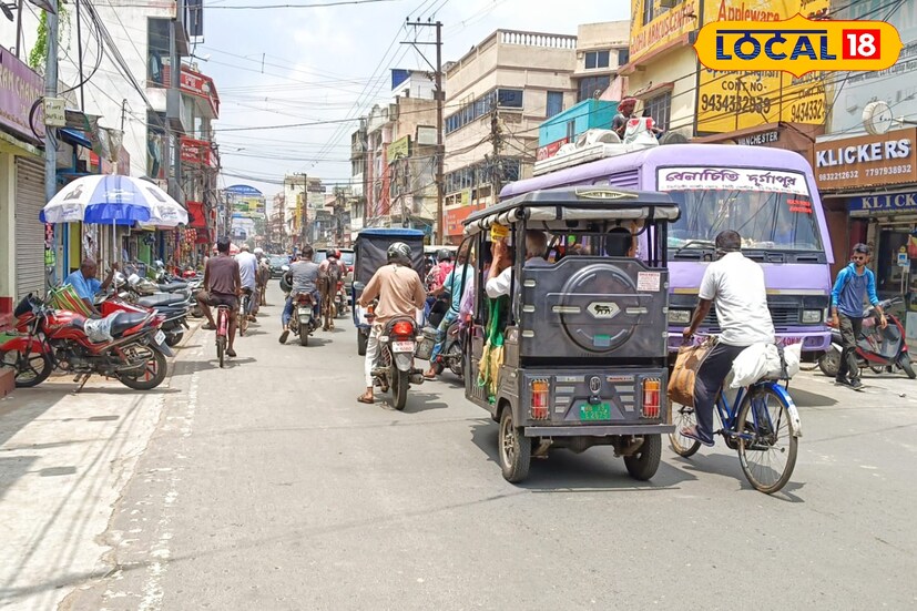 আসানসোল - দুর্গাপুর পুলিশ কমিশনারেটের এসিপি (দুর্গাপুর) সুবীর রায় বলেন, কে বা কারা শিশুসন্তানটিকে ফেলে গিয়েছে আমরা তদন্ত করে দেখছি। ইতিমধ্যেই এলাকার সিসিটিভি ফুটেজ সংগ্রহ করে দেখা হচ্ছে।(ছবি ও তথ্য : দীপিকা সরকার)