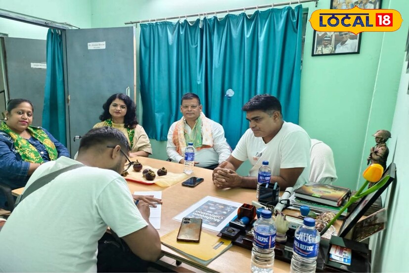 শুধু গবেষণাগারে সীমাবদ্ধ না রেখে ম্যাঙ্গোস্টিনকে সাধারণ মানুষের কাছেও তুলে ধরার পরিকল্পনা করেছে বিশ্ববিদ্যালয়। আগামী ২৩ আগস্ট শিলিগুড়িতে আয়োজিত হবে একটি বিশেষ ম্যাঙ্গোস্টিন ফুড ফেস্টিভ্যাল। সেখানে মানুষ প্রথমবারের মতো এই বিরল ফল দেখবে, ছুঁয়ে দেখবে এবং স্বাদও নেবে। ছবি ও তথ্য : ঋত্বিক ভট্টাচার্য 