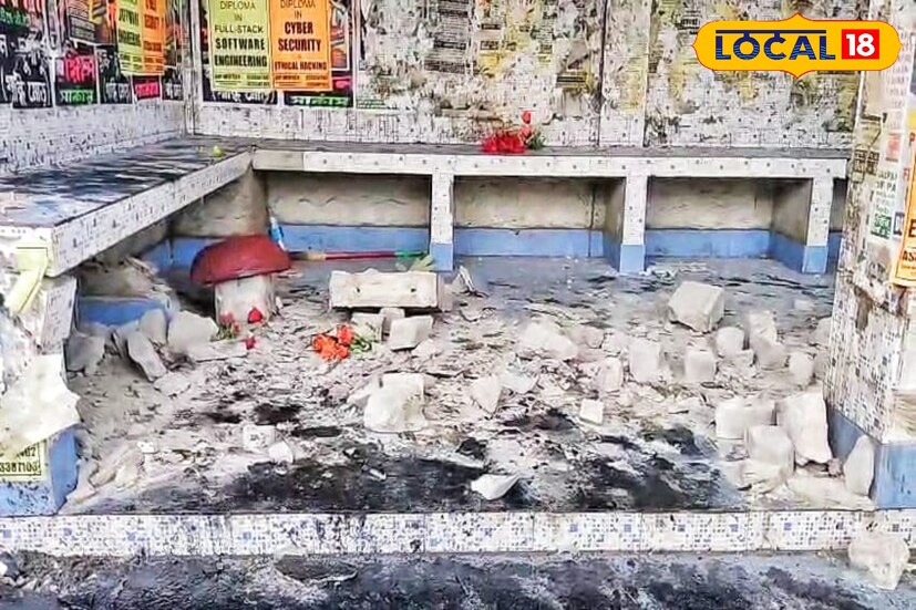 বাসের ধাক্কায় যাত্রী প্রতীক্ষালয়ের কংক্রিটের পাঁচিল ভেঙে পড়ে। দুর্ঘটনাগ্রস্ত বাসের কাঁচ ভেঙে যায়। ব্যাপকভাবে বাসটিরও ক্ষতিগ্রস্থ হয়েছে। বাসটি নিয়ন্ত্রণ হারিয়ে সজোরে যাত্রী প্রতীক্ষালয়ে ধাক্কা মারায় পথচারীরা বড়সড় দুর্ঘটনার হাত থেকে রেহাই পায়।(ছবি ও তথ্য : দীপিকা সরকার)