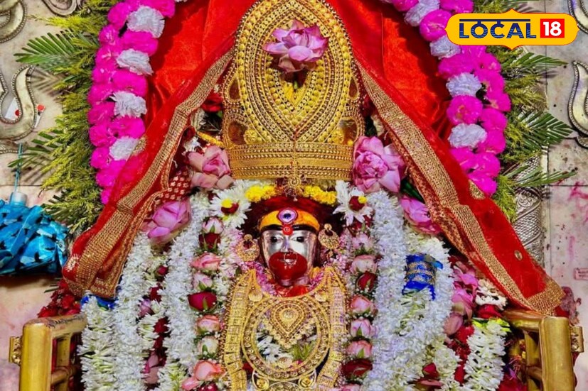 অমাবস্যা পালন করলে সিদ্ধিলাভ ঘটে, আশাতীত সাফল্য লাভ করতে পারেন ভক্তরা। শুধু তাই নয়, এই অমাবস্যার বিশেষ লগ্নে পুজো করলে স্বর্গ ও নরকের দরজা খুলে যায়। তারাপীঠে কৌশিকী অমাবস্যায় মায়ের পুজো হয় ধুমধাম করে। তার প্রস্তুতি ইতিমধ্যেই শুরু হয়ে গিয়েছে। 