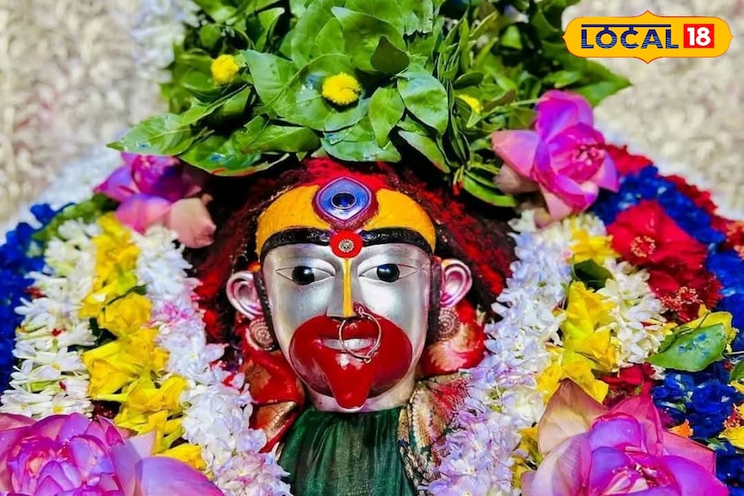 এই আজকের তিথি কে কৌশিকী রূপ ধারণ করেছিল এবং অসুর বিনাশ করেছিল। তাই এর নাম কৌশিকী অমাবস্যা। আজকের দিন মহাসিদ্ধির একটা দিন। শুক্র দেবের নক্ষত্র। এছাড়াও আজকের যোগ হল সার্ধ যোগ। যা কিছু তন্ত্র ক্রীয়া করা হবে তা সিদ্ধির জায়গায় পৌঁছাবে। 