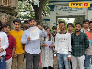 Teacher Student relationship: নাবালিকা ছাত্রীকে নিজের গোপন ছবি পাঠিয়ে ঘনিষ্ঠতার প্রস্তাব! ফাঁস ভিডিও, চ্যাট, তুলকালাম কাটোয়ায় Teacher Student relationship: নাবালিকা ছাত্রীকে নিজের গোপন ছবি পাঠিয়ে ঘনিষ্ঠতার প্রস্তাব! ফাঁস ভিডিও, চ্যাট, তুলকালাম কাটোয়ায়
