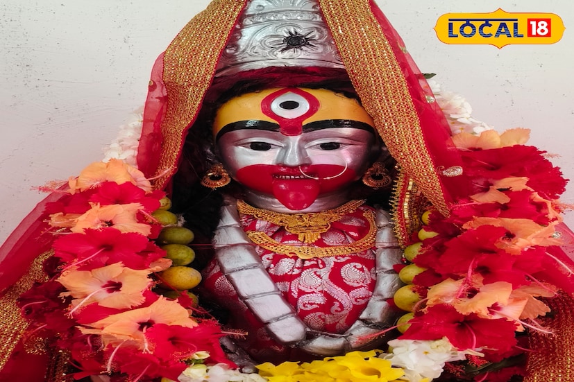 এবার তারা মায়ের পুজোর আয়োজন জলপাইগুড়ির পাথরিকুটি চা বাগানে । কৌশিকী অমাবস্যার সকালেই ‘শ্রদ্ধা’ নামক এক সংগঠনের উদ্যোগে মন্দিরে দেবীর প্রতিষ্ঠা ও পুজো শুরু হয়েছে। সকাল থেকেই উপচে পড়া ভিড় ভক্তদের। শহর থেকে বহু মানুষ ছুটে এসেছেন এই পুজো দেখতে। এবার তারা মায়ের পুজোর আয়োজন জলপাইগুড়ির পাথরিকুটি চা বাগানে । কৌশিকী অমাবস্যার সকালেই ‘শ্রদ্ধা’ নামক এক সংগঠনের উদ্যোগে মন্দিরে দেবীর প্রতিষ্ঠা ও পুজো শুরু হয়েছে। সকাল থেকেই উপচে পড়া ভিড় ভক্তদের। শহর থেকে বহু মানুষ ছুটে এসেছেন এই পুজো দেখতে।