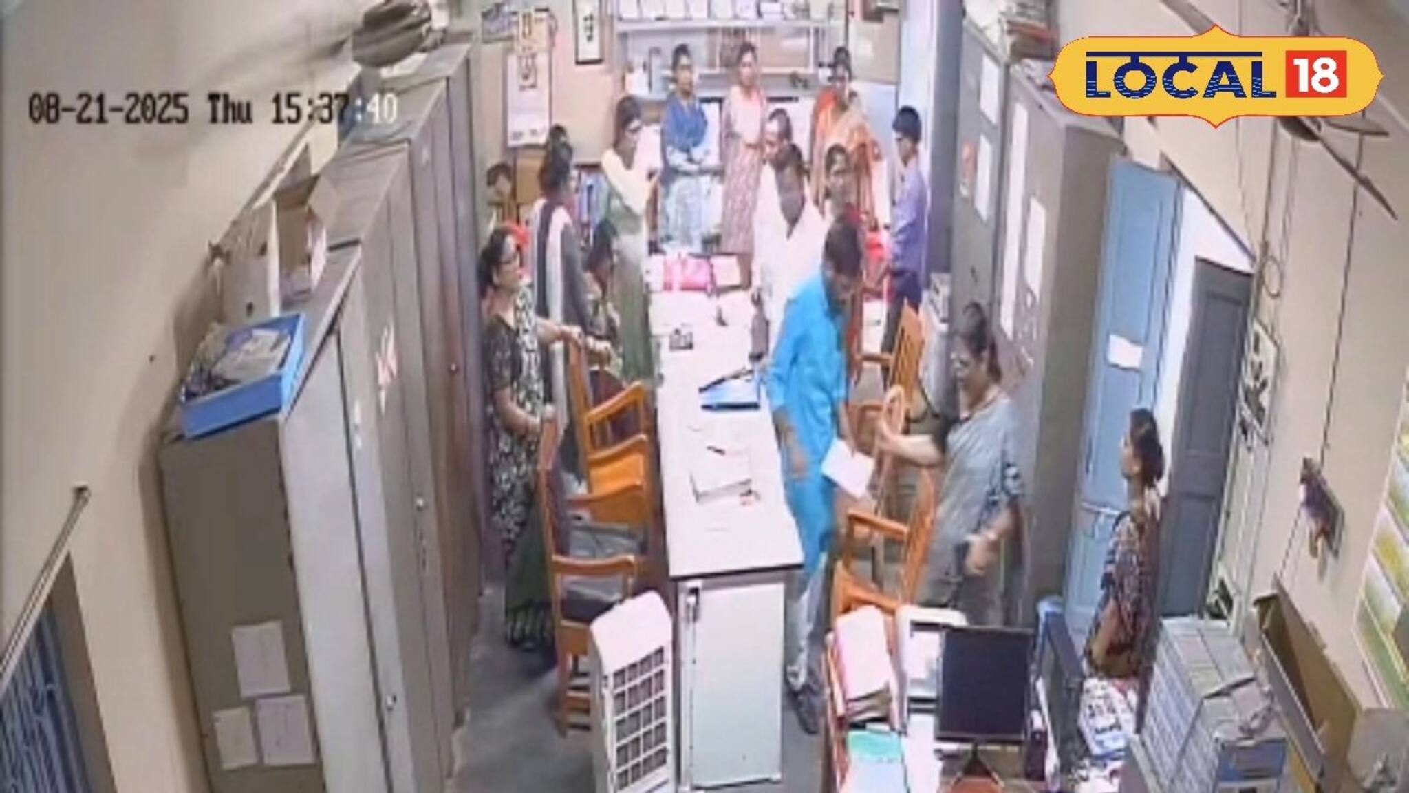 স্কুলের পরিচালন সমিতির সভাপতির দাদাগিরি! শিক্ষিকাকে ইস্তফার চাপ, প্রকাশ্যে সিসিটিভি ফুটেজ