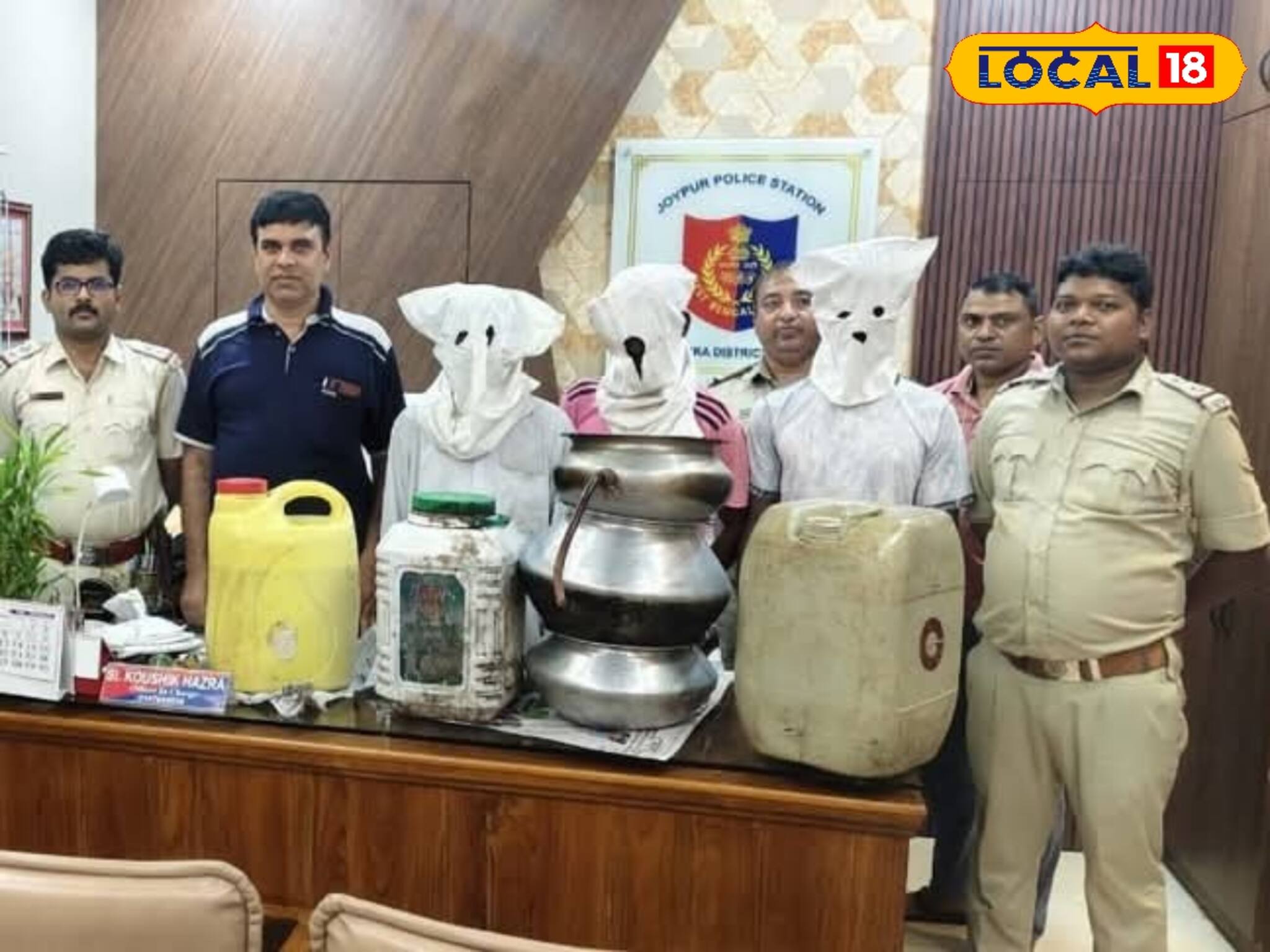হাঁড়ি, ড্রামে ভরা লিটার লিটার...সব বাজেয়াপ্ত করল পুলিশ! গোপনে কী তৈরি হচ্ছিল জানেন?