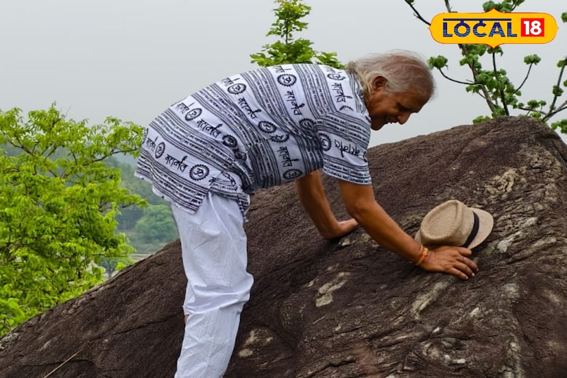 বেলপাহাড়ির কাঁকড়াঝোড়ের ঢেউ খেলান ট্রেকিং রুট, ঢাঙ্গীকুসুমের হদহদী জলপ্রপাত, ঘাঘরা জলপ্রপাত, গাড়রিশিনী পাহাড়ে ট্রেকিং এবং কেতকি ঝর্নার মনোরম পরিবেশ ও খাঁদারানী লেক পর্যটকদের কাছে অতি পরিচিত। কিন্তু এ বার পর্যটকদের কাছে নতুন আকর্ষণের জায়গা হয়ে উঠেছে গণ্ডারের শিংয়ের আকৃতির পাথরের চাঁইয়ের পাহাড়। (ছবি ও তথ্য - তন্ময় নন্দী)