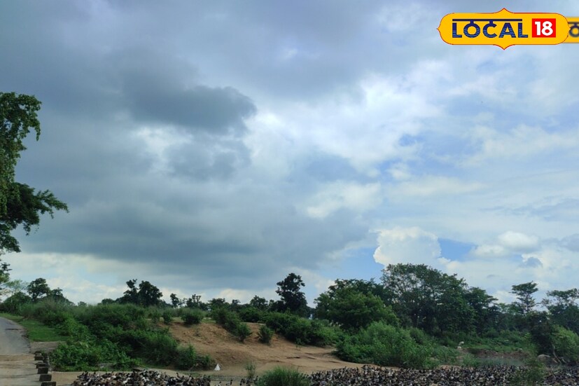 সকাল থেকে মেঘলা আকাশে ঢেকেছে গোটা জেলা। প্রবল বৃষ্টি হচ্ছে সর্বত্র। জলের প্রভাব বেড়ে ভাসাপুল গুলি ডুবে যাচ্ছে অনেক জায়গাতেই। ভেঙে পড়ছে মাটির বাড়ি। ক্ষয়ক্ষতির আশঙ্কায় রয়েছে সাধারণ মানুষ।ছবি ও তথ্য সংগ্রহের - শর্মিষ্ঠা ব্যানার্জি