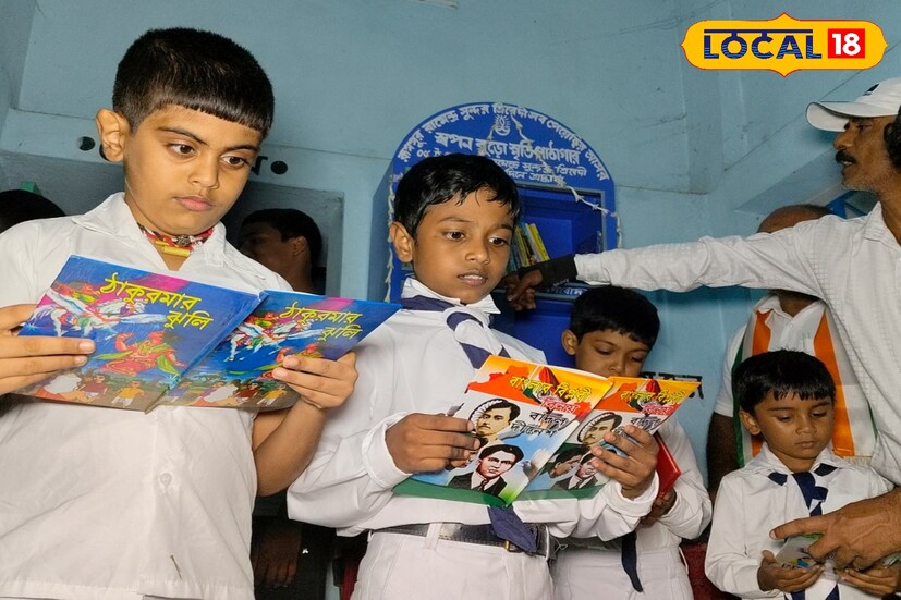 সংগঠনের কর্মকর্তা প্রদীপ চৌধুরী জানিয়েছেন, এখন সবাই অনলাইনে সবকিছু পড়ে। কিন্তু হাতে নিয়ে বই পড়ার সেই স্বাদ, সেই অনুভূতি কি আজকের প্রজন্ম বুঝতে পারবে? সময়ের দাবি মেনে মোবাইল, ল্যাপটপ থাকুক। কিন্তু তার পাশাপাশি যেন টেবিলে কয়েকটা বইও থাকে। সকলের মধ্যে বই পড়ার সেই অভ্যাস ফিরিয়ে আনতেই আমাদের এই উদ্যোগ। (ছবি ও তথ্যঃ কৌশিক অধিকারী)