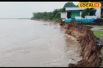 মুছে যাবে গোপীবল্লভপুরের মালিঞ্চা গ্রাম? টানা বৃষ্টিতে সুবর্ণরেখার গ্রাসে
