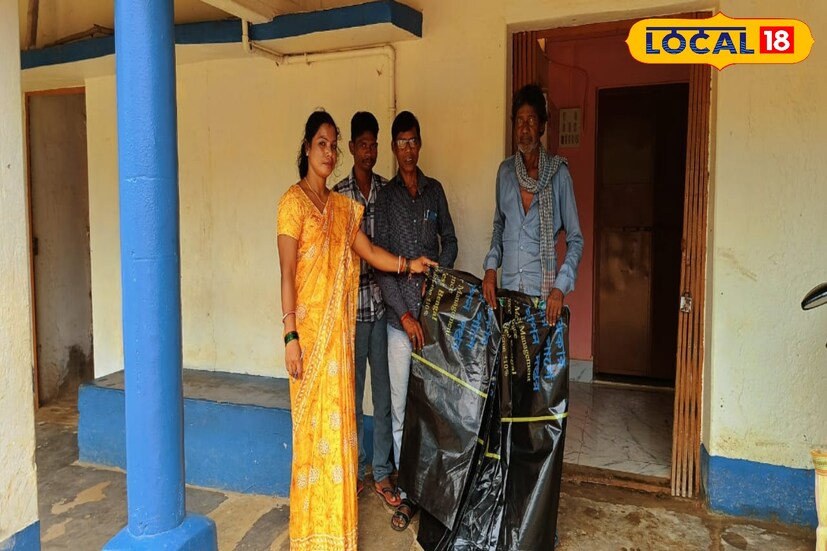 কুলিয়ানা গ্রাম পঞ্চায়েতের প্রধান সাবিত্রী মুদি জানান, অন্যান্য বছরের তুলনায় এই বছর বন্যার পরিমাণ বেশি। তাই ক্ষতিও বেশি হয়েছে। যা অন্যান্য বারের তুলনায় অনেকটাই বেশি। আমরা পঞ্চায়েতের পক্ষ থেকে ক্ষতিগ্রস্ত পরিবারের হাতে ত্রাণ তুলে দিয়েছি।[ছবি ও তথ্য: তন্ময় নন্দী]