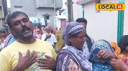 কান্নায় ভেঙে পড়েছেন পরিবারের সদস্যরা কান্নায় ভেঙে পড়েছেন পরিবারের সদস্যরা