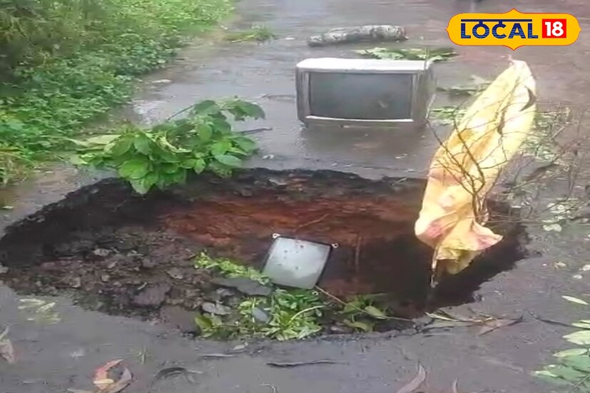 প্রশাসনের কাছে স্থানীয় বাসিন্দাদের একটাই দাবি—ধস মেরামতের কাজ যেন অবিলম্বে শুরু হয়। তা না হলে যেকোনো দিন বড়সড় দুর্ঘটনা ঘটতে পারে এবং প্রাণহানির আশঙ্কাও উড়িয়ে দেওয়া যাচ্ছে না। সাধারণ মানুষের সুরক্ষার স্বার্থে এখন প্রশাসনের দ্রুত পদক্ষেপ নেওয়া জরুরি হয়ে পড়েছে। ( ছবি ও তথ্য মিজানুর রহমান )