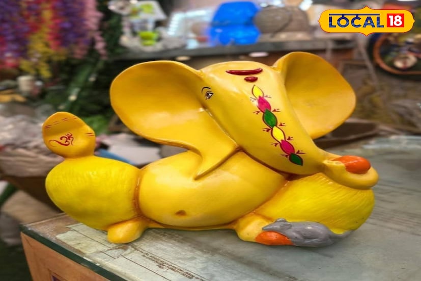 চাহিদা বাড়ার হাত ধরে গণেশ মূর্তির দামও কিছুটা বৃদ্ধি পেয়েছে। তবে সাধারণ মানুষ যেমন ছোট মূর্তি কিনছে, পাশাপাশি ক্লাব ও সংগঠনগুলি বড় মূর্তি ব্যবহার করে থিমের সাজে পুজোর পরিকল্পনা করছে। আর এগুলির হাত ধরেই গ্রাম বাংলার মৃৎশিল্পীরা যেন নতুনভাবে বাঁচার পথ খুঁজে পাচ্ছেন।