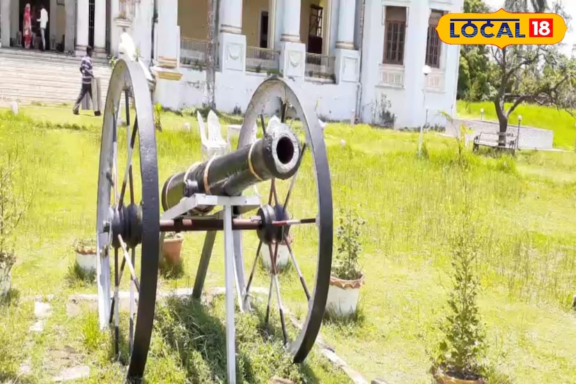 মহিষাদল রাজবাড়ির সদস্য জানান, 'রাজবাড়ির ফুলবাগে রাত্রিবাসের ব্যবস্থা করা হয়েছে। দুর্গাপুজোর জন্য বুকিং চলছে। পাশাপাশি রাজবাড়ি চত্বরে গড়ে উঠেছে রেস্তরাঁ।