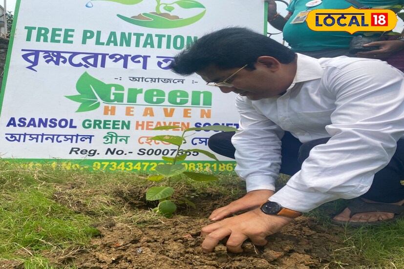 আসানসোল গ্রীন হেভেন সোসাইটির পক্ষ থেকে বৃক্ষরোপন অভিযান এর আয়োজন করা হয় সেখানেও চারা গাছ নিজের হাতে লাগান বি বি কলেজের অধ্যক্ষ অমিতাভ বসু। অমিতাভ বসু বলেন “ আসান গাছের সঙ্গে আসানসোলের নাম জড়িয়ে আছে। সেই ঐতিহ্যকে বাঁচাতে এবং আসানসোলেকে সবুজ শহর গড়ার চিন্তা ভাবনা নিয়েই আমাদের এই উদ্যোগ”। (ছবি ও তথ্য রিন্টু পাঁজা)