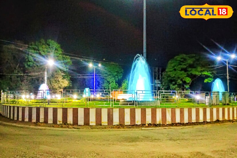 দুর্গাপুর মহকুমাজুড়ে বাড়ছে দুষ্কৃতী দৌরাত্ম্য। স্থানীয় থেকে ভিনজেলা ও অন্য রাজ্য থেকে দুষ্কৃতীদের আনাগোনা শুরু হয়েছে। দুষ্কৃতীদের বাড়বাড়ন্তে হতবাক দুর্গাপুরবাসী। আতঙ্কে ভুগছেন সাধারণ মানুষ থেকে ব্যবসায়ী মহল।প্রায় নিত্যদিন ঘটছে চুরির নানান ঘটনা।( ছবি ও তথ্য :দীপিকা সরকার) 