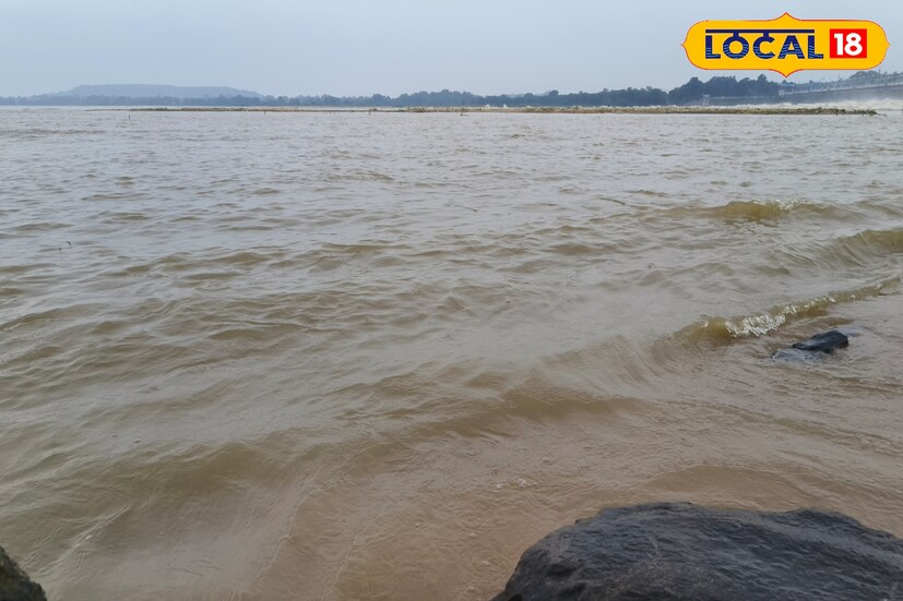 এদিন দুপুর ১২ টা পর্যন্ত এই জল ছাড়ার পরিমাণ ছিল ৬৭ হাজার ১৭৫ হাজার কিউসেক।অতিরিক্ত বৃষ্টিপাতের কারণে নিম্নমুখী এলাকাগুলি ইতিমধ্যেই জলমগ্ন হয়ে রয়েছে।ব্যারেজ থেকে যদি জল ছাড়ার পরিমাণ আরও বাড়ে তাহলে বন্যা পরিস্থিতি তৈরি হতে পারে।( ছবি ও তথ্য : দীপিকা সরকার)