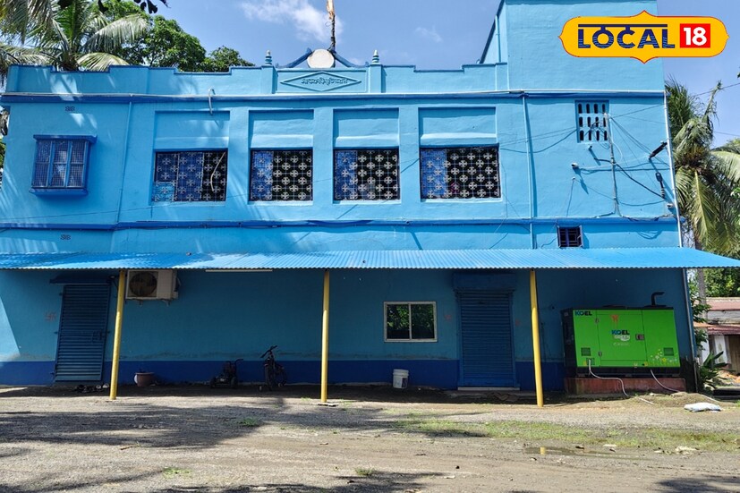 কিন্তু কে এই জীবনকৃষ্ণ সাহা। জানা যায়, জীবনকৃষ্ণ সাহা পেশায় একজন শিক্ষক। বাবা বিশ্বনাথ সাহা, স্ত্রী টগর সাহা। প্রথমে ২০০৪ সালে প্রাথমিক বিদ্যালয়ের শিক্ষকতা দিয়ে শুরু হয় তাঁর পথচলা। যদিও ব্যবসায়ী পরিবারের সন্তান। বাবার বিশ্বনাথ সাহার বীরভূম জেলার সাঁইথিয়াতে তেল মিল ও আলুর কোল ষ্টোরেজ আছে।