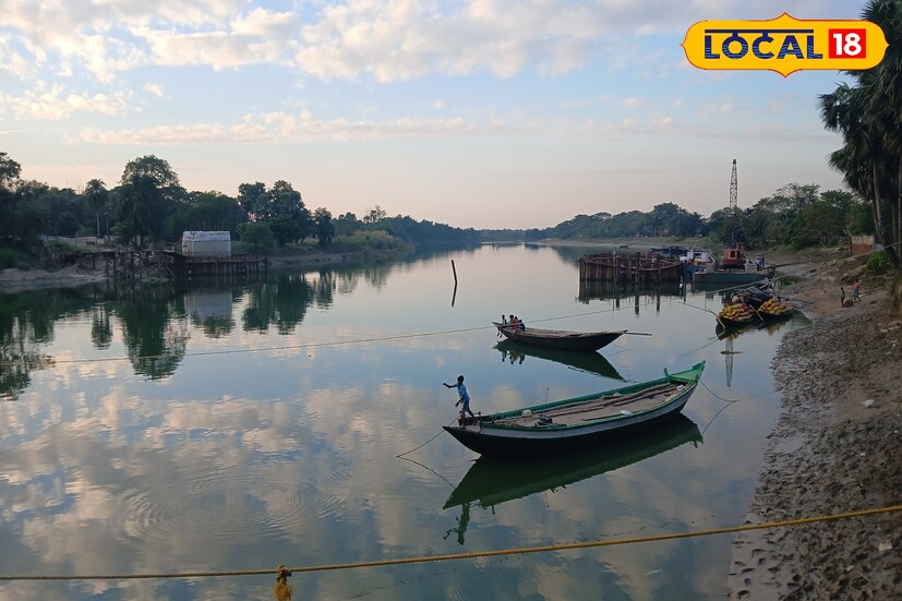 হাওড়া, রাকেশ মাইতি: চোখ জুড়ান দৃশ্য, মন মিলবে তৃপ্তি! যেন ছবির কোন দৃশ্য। নদীর পাড়ে নির্ভেজাল একখানি গ্রামীণ চিত্র। বাংলার ঐতিহ্যবাহী নদী, নদীর জলে পাতার মত ভেসে বেড়াচ্ছে নৌকা। নদীর দু'পাশে চাষের জমি। এ যেন শিল্পীর রঙ তুলিতে সাজান একটা ছবি। 