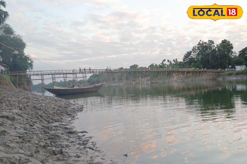 কোথাও চোখে পড়বে সারি সারি নৌকা কিনারায় দাঁড়িয়ে। আবার কোনও নৌকা ব্যস্ত নদীতে জাল দিয়ে মাছ ধরতে। আবার নৌকাতে নদী পথে নানা জিনিস বয়ে তোলা হচ্ছে নদী পাড়ে। এই আধুনিক সময় এমন দৃশ্য প্রায় বিরল। তাই এই সৌন্দর্য উপভোগ করতে জেলার বিভিন্ন প্রান্ত থেকে ছুটে আসেন অনেকেই। (ছবি ও তথ্য: রাকেশ মাইতি)