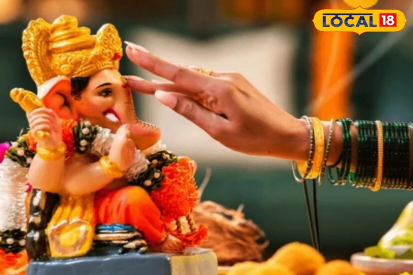 বুধবার গনেশ চতুর্থী। আর গণেশ চতুর্থীর পুজো শুধুমাত্র আধ্যাত্মিকতার জন্য নয়, এটি আর্থিক শ্রীবৃদ্ধি এবং সৌভাগ্য লাভের জন্যও অত্যন্ত গুরুত্বপূর্ণ। বাস্তুশাস্ত্র ও জ্যোতিষশাস্ত্র অনুসারে, গণেশ চতুর্থীর দিনে কিছু বিশেষ কাজ করলে জীবনে অফুরান ধন-সম্পদ ও সুখ-শান্তি আসতে পারে।