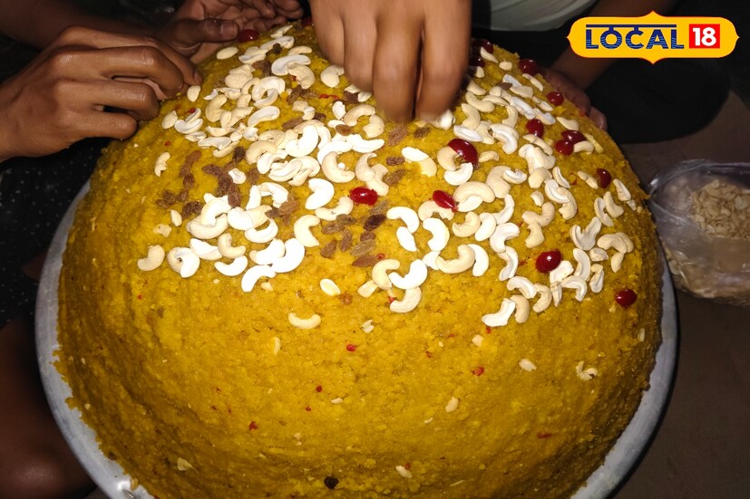 লাড্ডুটি শুধু খাবার নয়, ভক্তি, ঐক্য আর আনন্দের প্রতীক হয়ে উঠেছে। এমন চমক শহরবাসীর নজর কাড়বে বলেই আশাবাদী পুজো উদ্যোক্তারা। 