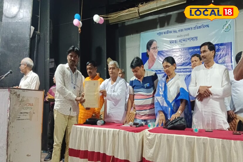 ঘাটালের মহকুমা শাসক সুমন বিশ্বাস বলেন আমরা মোট ১৭৭ জনকে পাট্টা দিয়েছি, মূলত ভূমিহীন পরিবারদের যাহাতে না কোন অসুবিধা হয়, তারা যেন ভূমি পাই সেই জন্যই এই ব্যবস্থা আগামীদিনে এই কাজ আরো হবে এমনটাই জানিয়েছেন। মহকুমা শাসক। ( ছবি ও তথ্য মিজানুর রহমান )