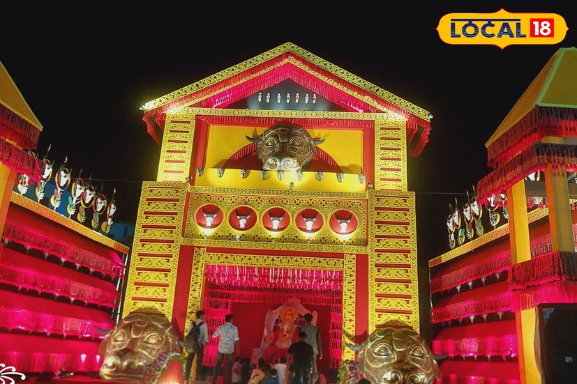 দিঘা ও আশেপাশের এলাকায় এবার নানা থিমের গণেশ মণ্ডপ নজর কেড়েছে। কোথাও পুরাণভিত্তিক থিম, কোথাও আধুনিক প্রযুক্তির ব্যবহার, আবার কোথাও পাহাড়সম বিশাল মূর্তি সাজানো হয়েছে। শিল্পীরা মাসের পর মাস পরিশ্রম করে এই মণ্ডপগুলি তৈরি করেছেন। দর্শকরা প্রতিটি মণ্ডপে গিয়ে ছবি তুলছেন, ভিডিও করছেন এবং স্মৃতি ধরে রাখছেন। মণ্ডপের পাশে স্থানীয় খাবারের দোকানগুলোও জমজমাট হয়ে উঠেছে, যা উৎসবের আমেজ আরও বাড়িয়ে তুলছে।