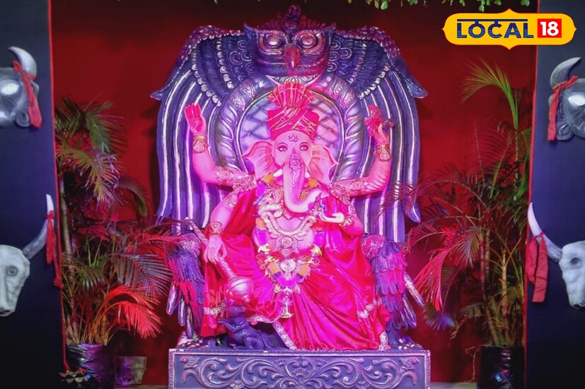 শুধু দিঘাতেই নয়, উপকূলীয় এলাকা রামনগর ও কাঁথিতেও গণেশ পুজোয় সমান উৎসাহ দেখা যাচ্ছে। ছোট-বড় মণ্ডপে শোভা পাচ্ছে নানা রঙের আলোয় সজ্জিত গণেশ মূর্তি। স্থানীয় ক্লাব ও সংগঠনগুলো সাংস্কৃতিক অনুষ্ঠান, গান-বাজনা ও নাচের আয়োজন করেছে। সন্ধে নামতেই গ্রামীণ পরিবেশ আলোয় ভরে উঠছে। স্থানীয়রা বলছেন, সমুদ্রপাড়ের উৎসবের আবহ এখানে এসে আরও প্রাণবন্ত হয়ে ওঠে। ভিড় জমাচ্ছেন বাইরের দর্শনার্থীরাও।